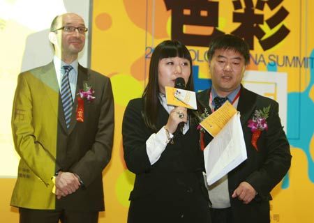 德國(guó)勞爾RAL公司Franz eilerts先生和北京涂博國(guó)際展覽公司曲剛先生，以及主持人原創(chuàng)家具設(shè)計(jì)品牌domonature創(chuàng)始人、知名設(shè)計(jì)師賴(lài)亞楠女士